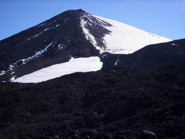 Cara sur del Volcán Antuco